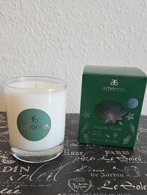 Arbonne Waterlily Woods Candle - Cream & Forest Green